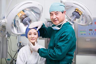 TGA：《战锤：末世鼠疫2》发布“战士牧师”内容扩展预告